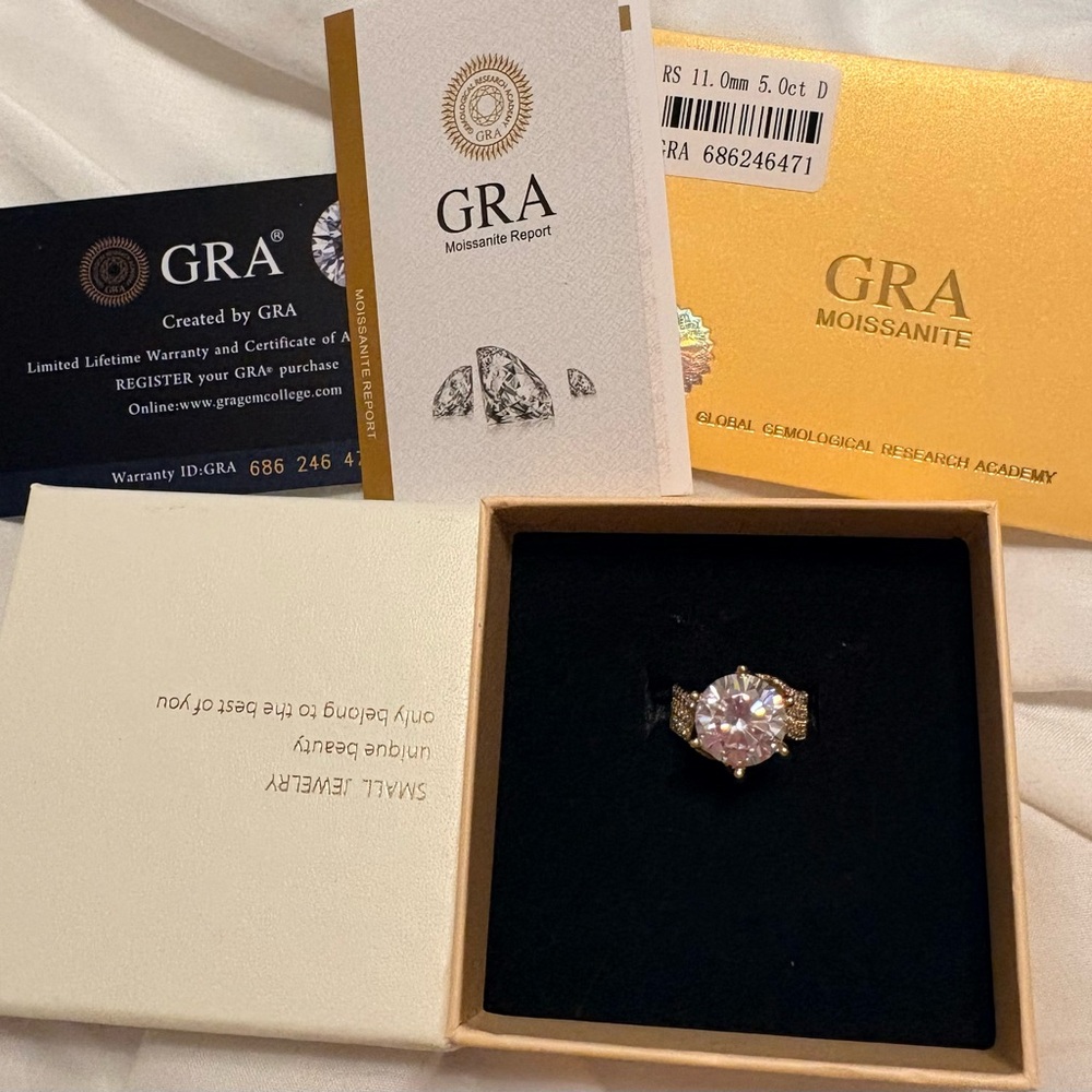 S925 5 Carats Moissanite  Ring with GRA Card & Gift Box New without tags. Golden
